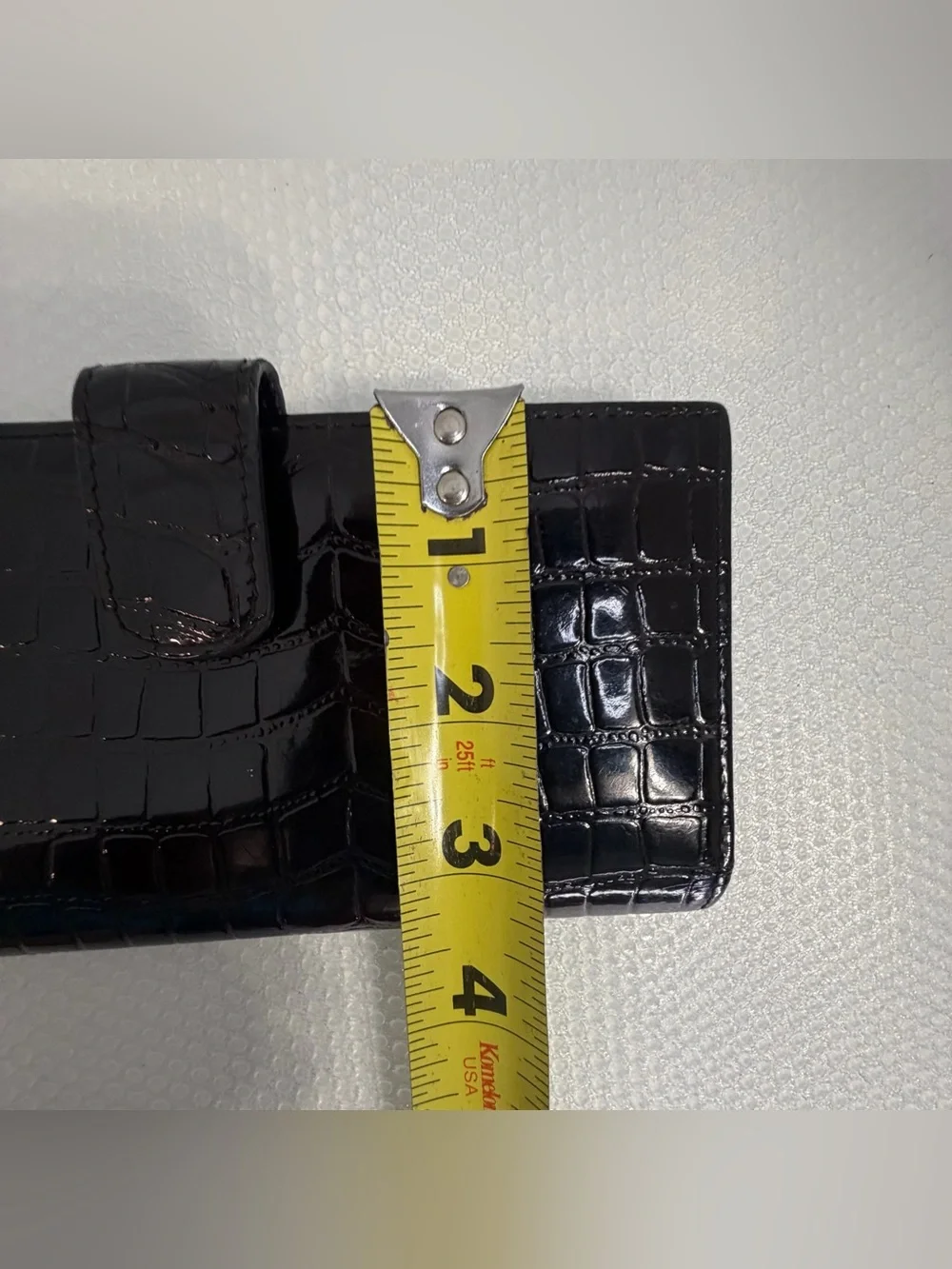 Black Croc-Embossed Women's Wallet - Classic Everyday Style